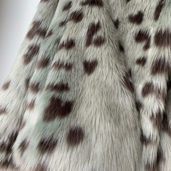 LA VIE SNOW FOX FAUX FUR COAT IN DUSTY SAGE - Picture 2 of 11